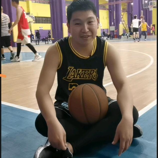 汪汪爱打球