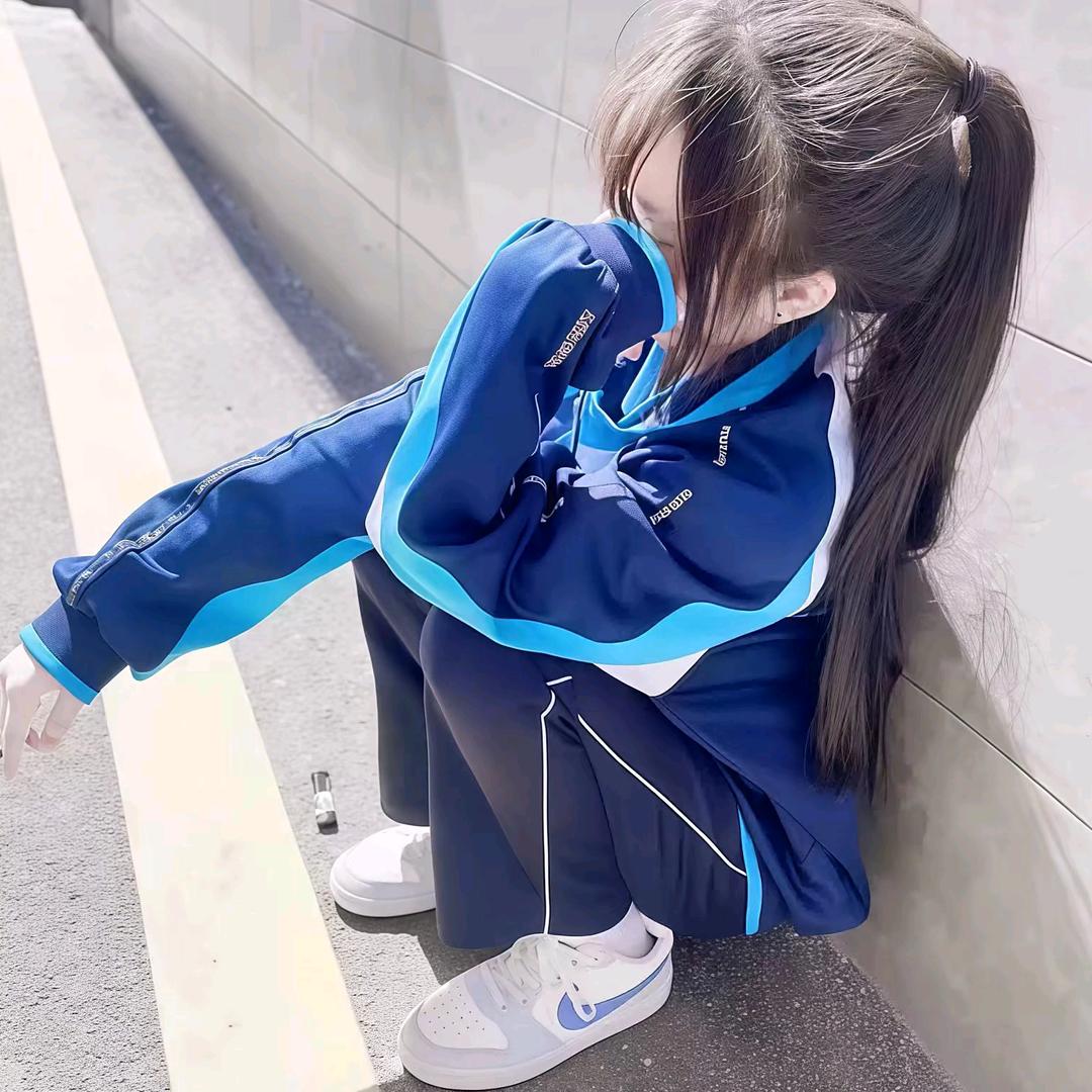 ⦮     ⦯
