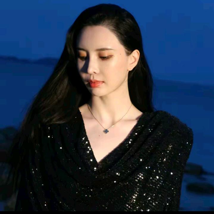 菠萝宝宝Yuna～时尚穿搭