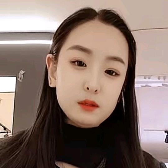 百货二楼《艾米萱》内衣店