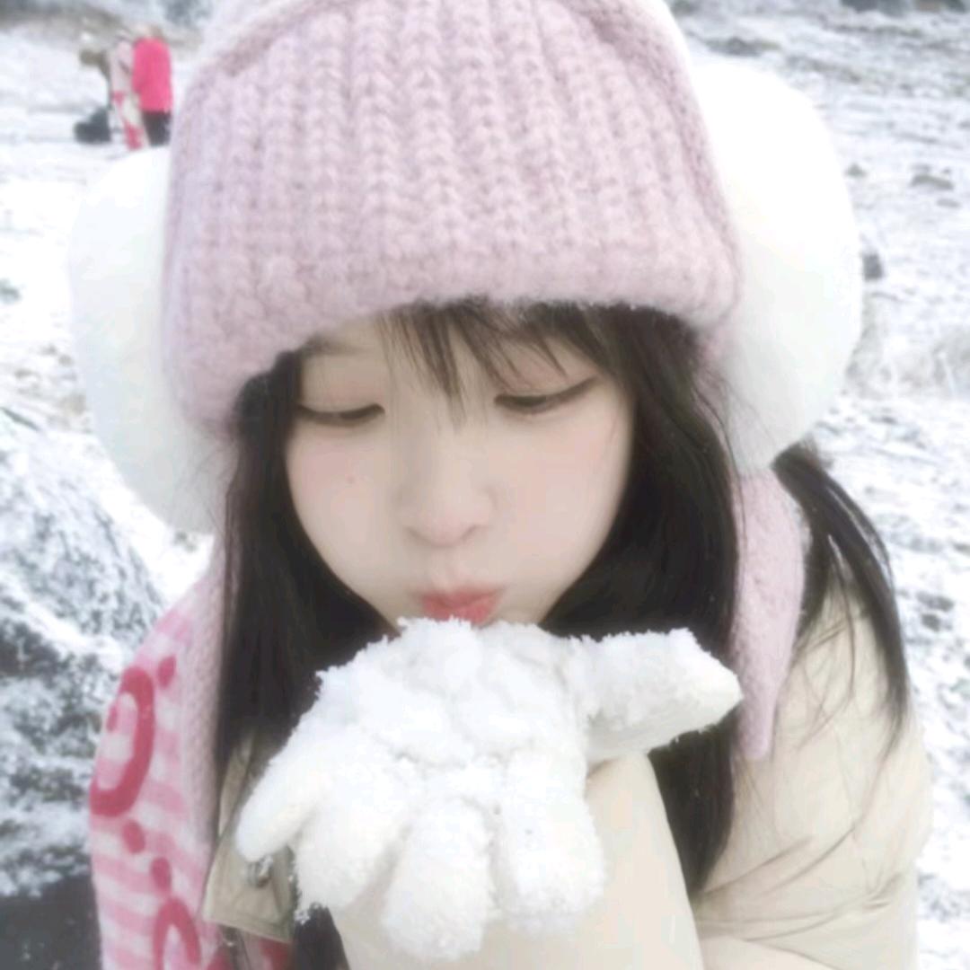 生椰桑葚冰头像