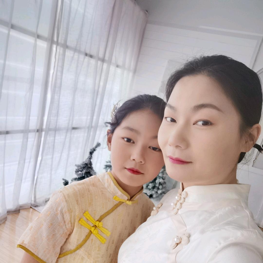 单眼皮的小姐姐