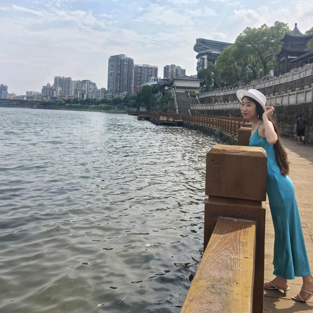 周姑娘🐾᭄ᥫᩣ: 🍂ಢ的门窗店