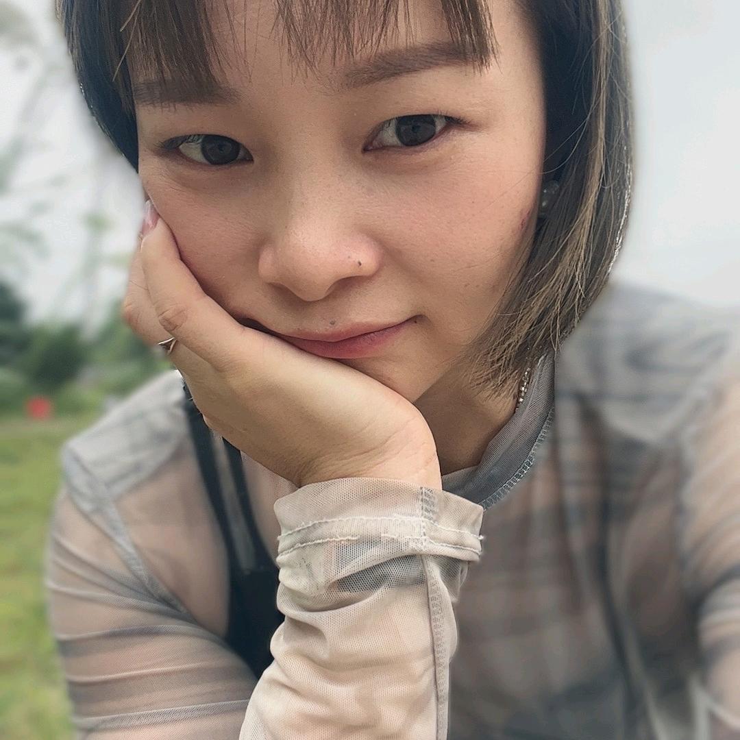 小丽丽（@丽丽穿搭复播时间9.24）