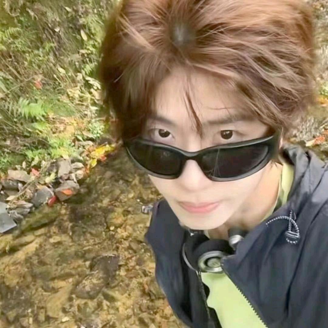 👑
