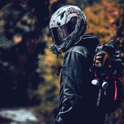 牵着一只🐌去散步