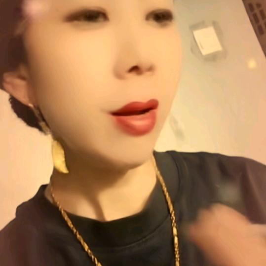 金沙兰姐离异单身。