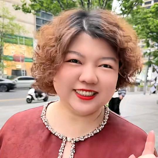 真丝小宝总“金雀绫200斤大码女装”