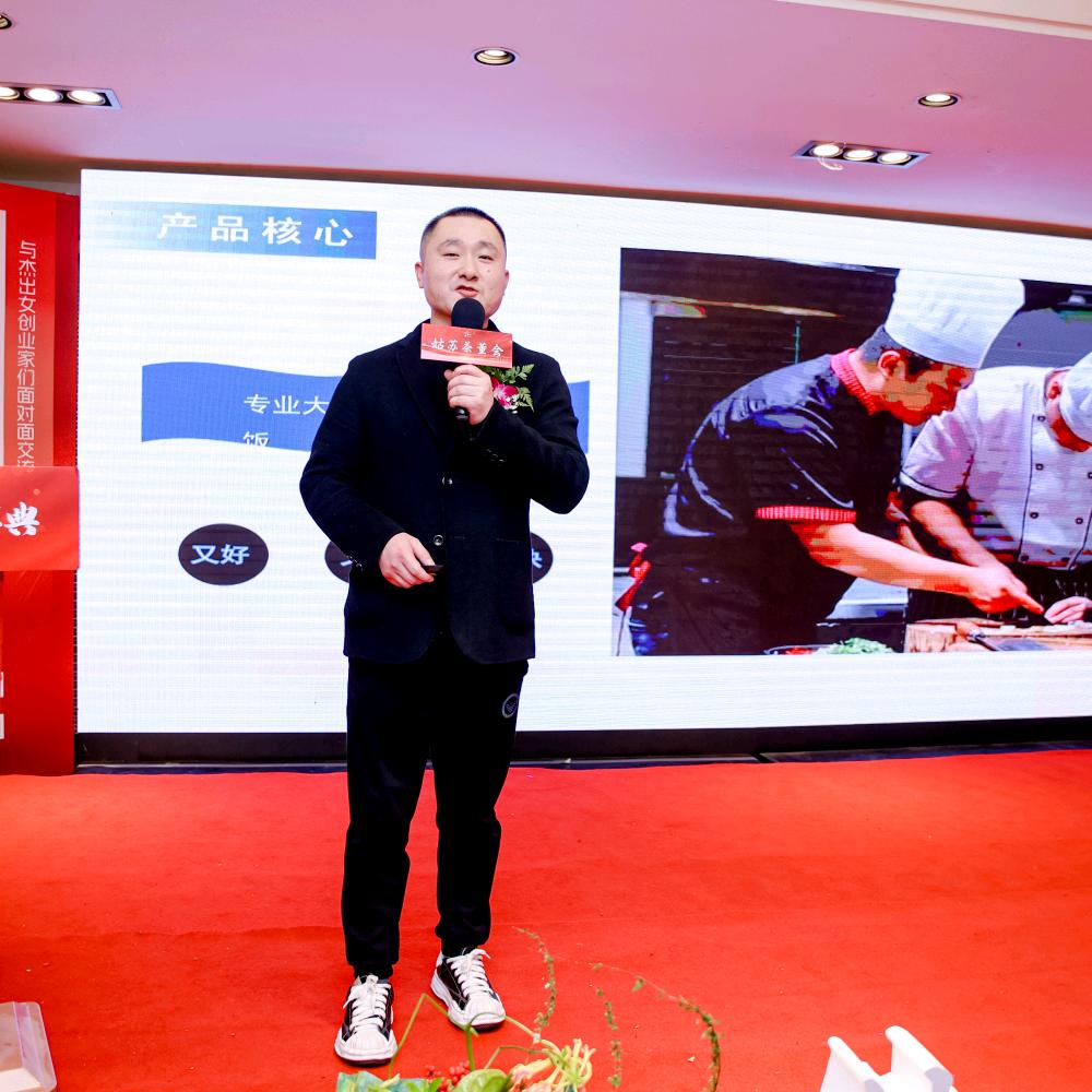 向坤（趣小包）