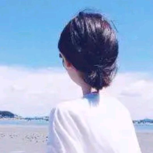 穿云裳，飞九天，孤芳傲世九重天~