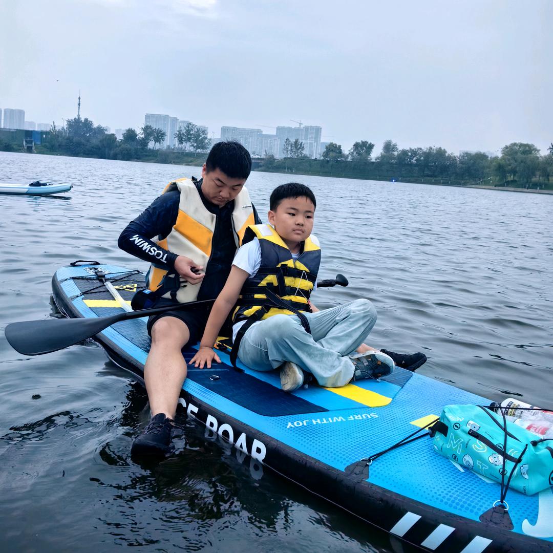 正儿八经小青年