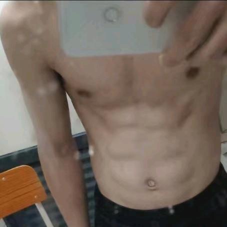 中山有六块腹肌