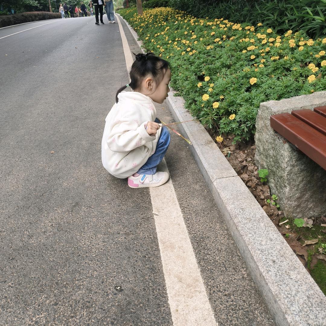 谭某某