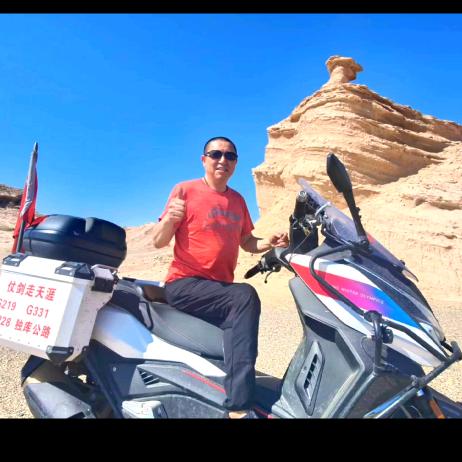 雄峰🏍️ 游全国