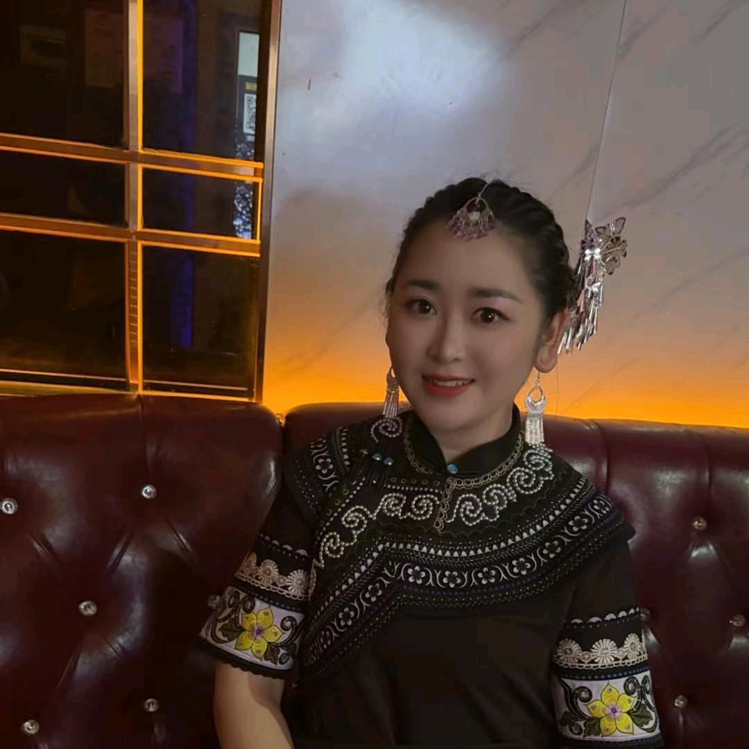 彝族小阿姨