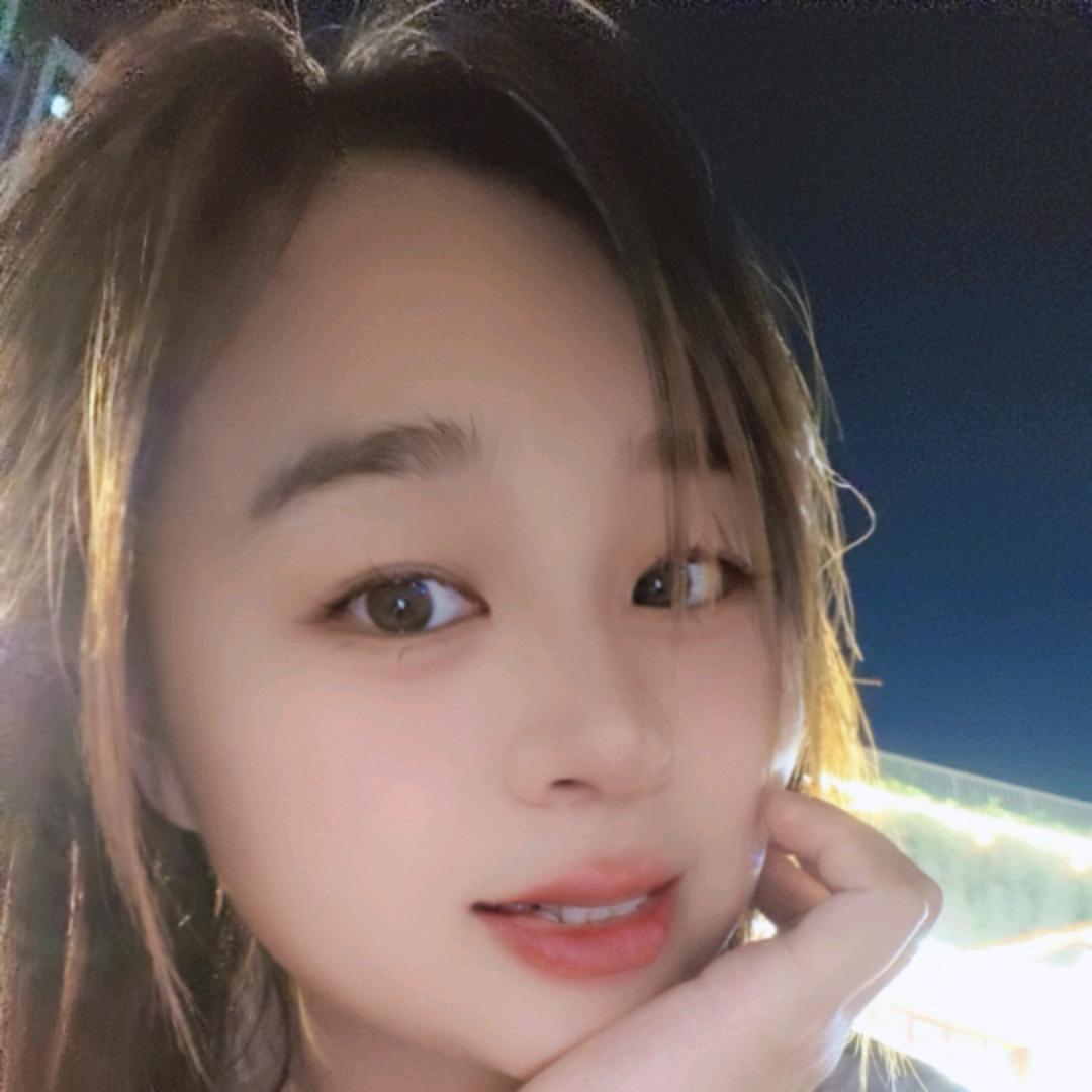 一个卖手机的小姐姐