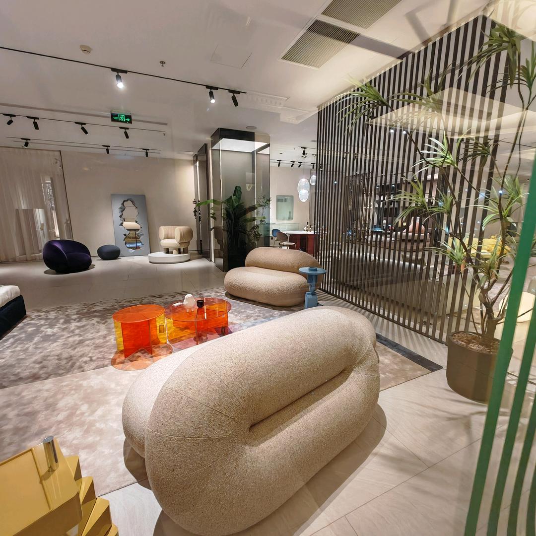 英诗伟朗小张同学