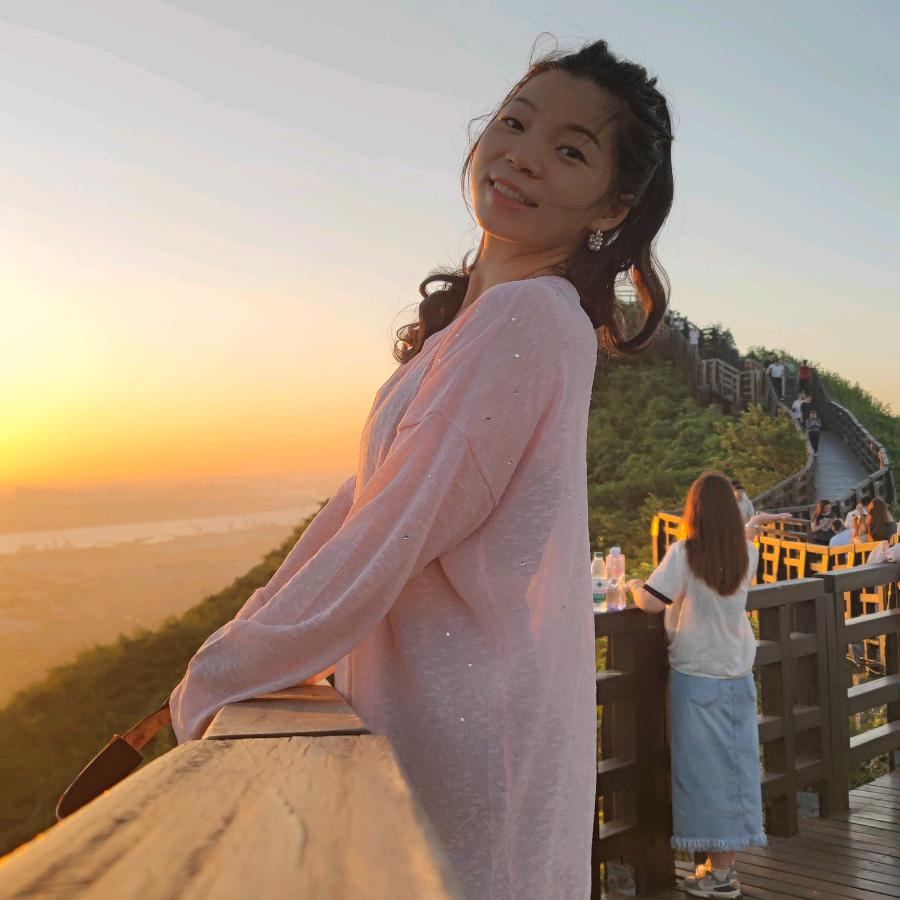 不哭不闹的🌶️妹子