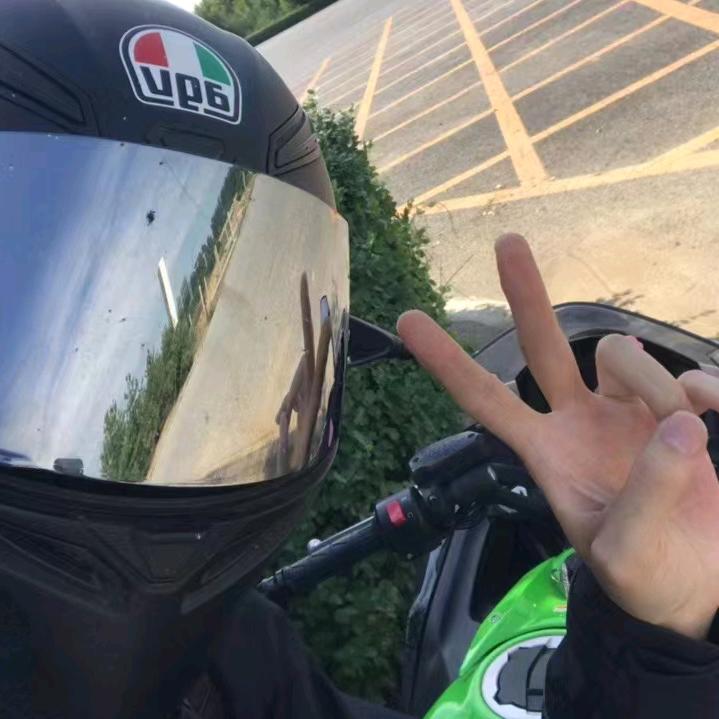 卖姑娘的小火柴.