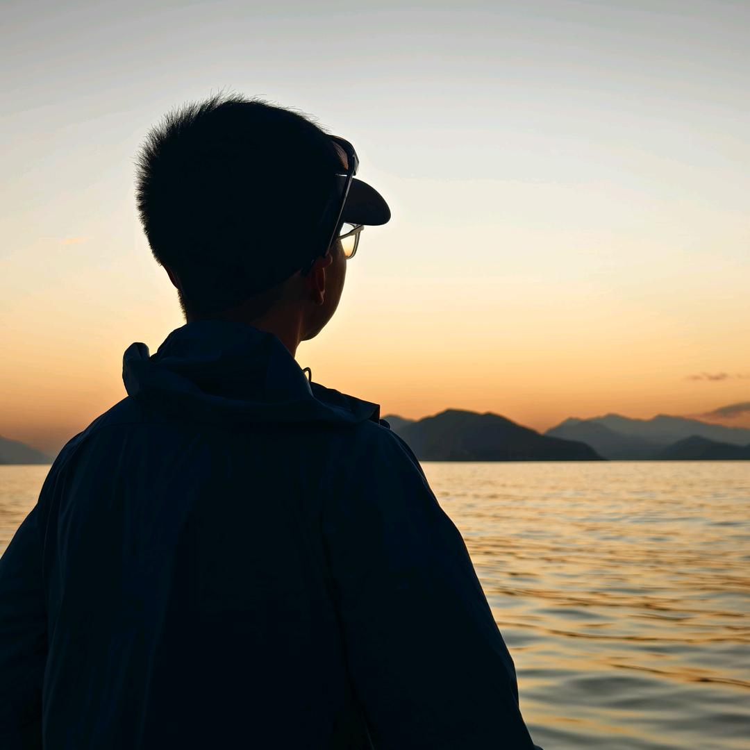 爱fu奶奶过马路的热心boy