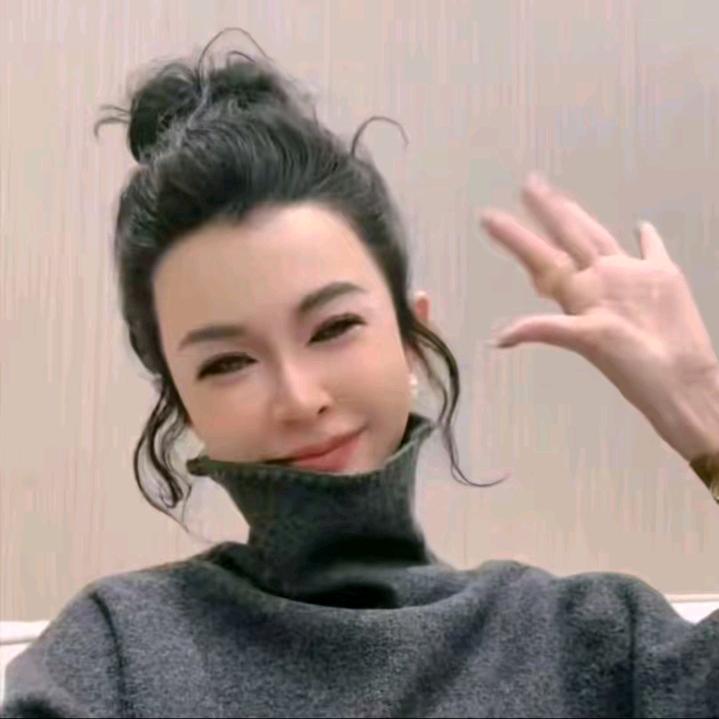 潘依绣 (精致穿搭)