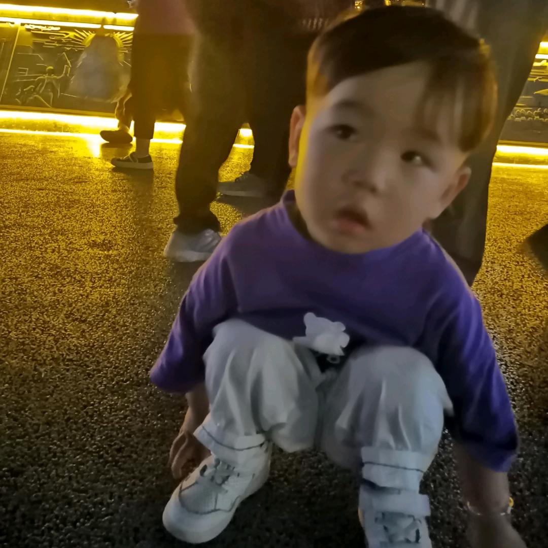 官少.