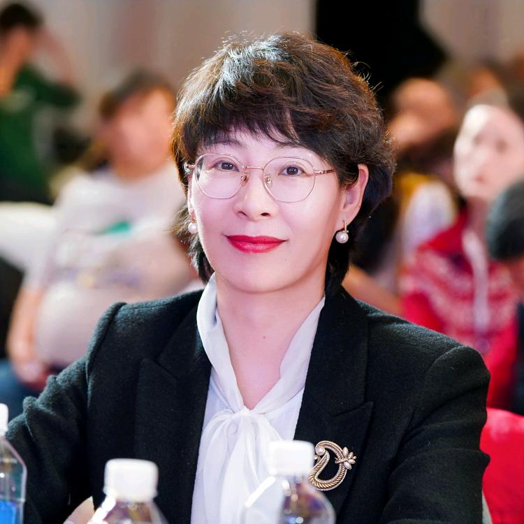 向光而行的大师姐