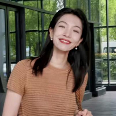 幸运燕儿品质穿搭.巷晚