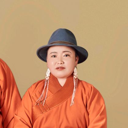 三个孩子的妈妈（进橱窗看看）