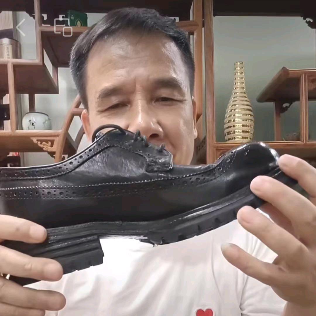 老唐皮鞋小铺子