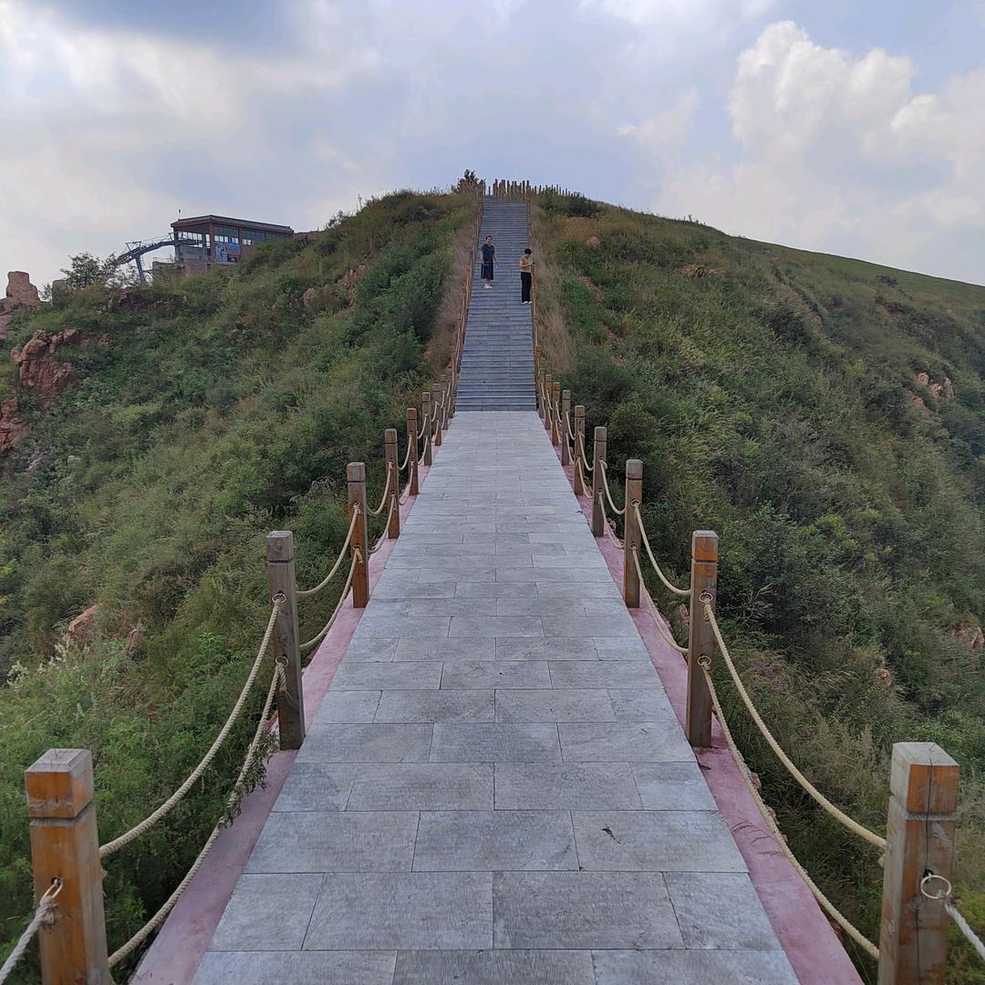 名士达油漆华仔