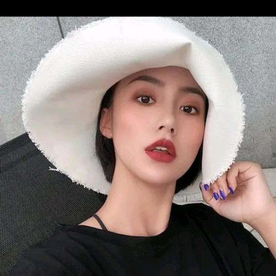 衣衣.布舍