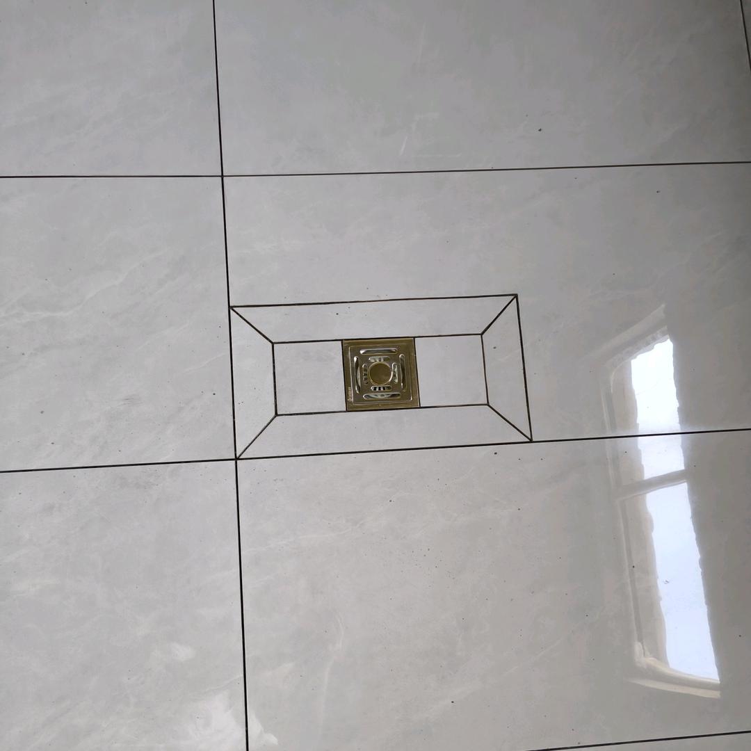 仨青年铺砖团队☞彦飞