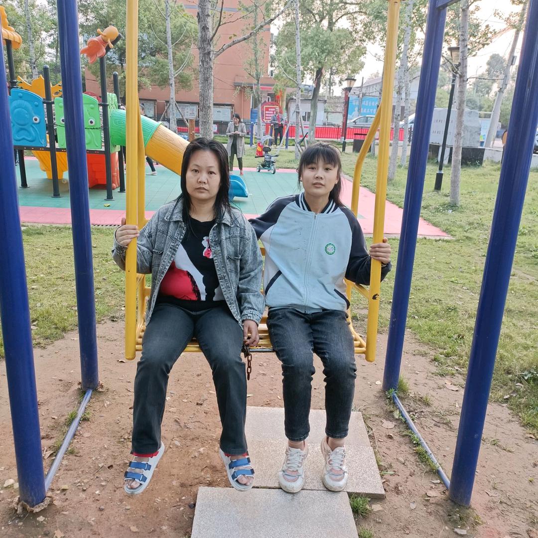 ，张敏