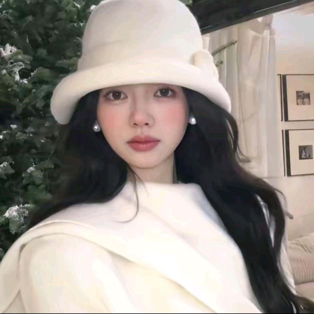 我是秋秋呀--每日穿搭