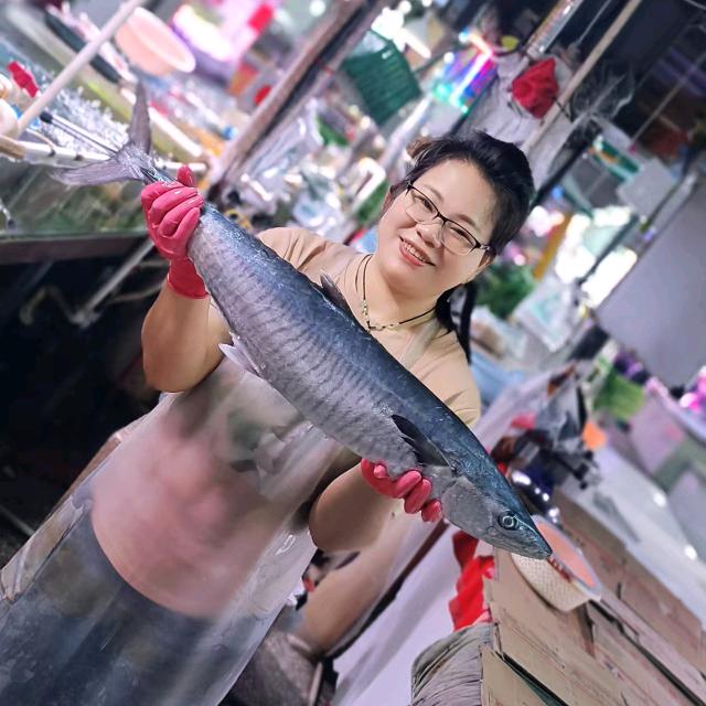 五妹（不定时直播）八零后卖海鲜老板娘