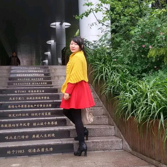 柏芸灿灿
