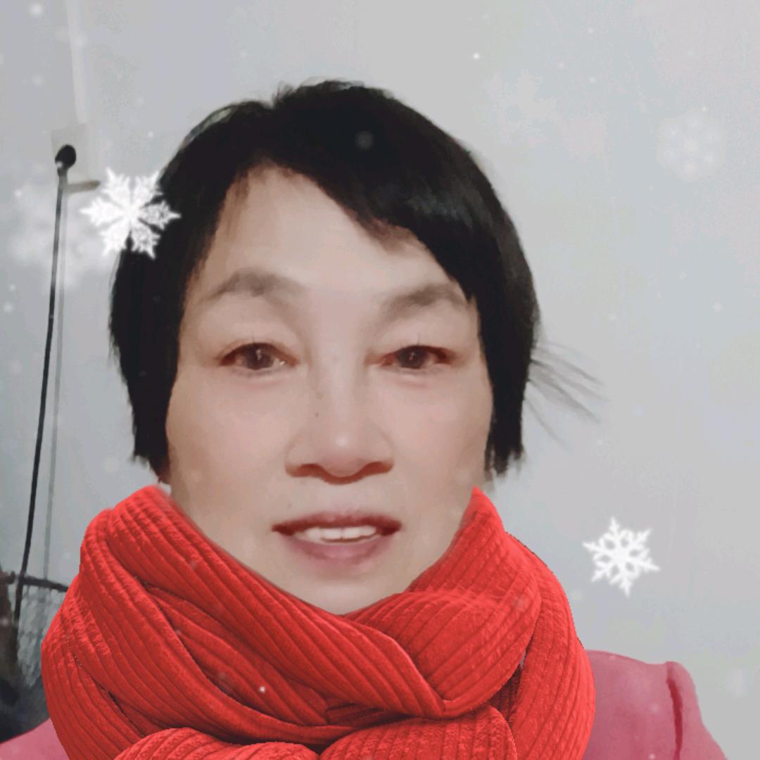 繁星：喜欢看视频，日常喜欢唱歌，拍拍视频