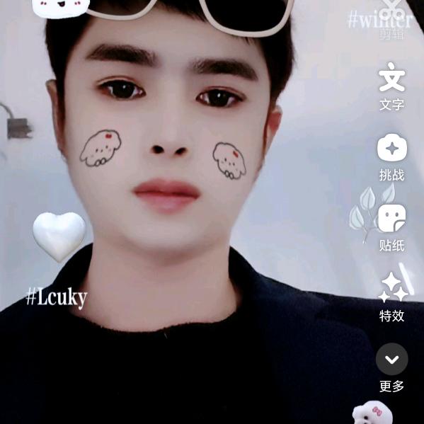 萧 阳