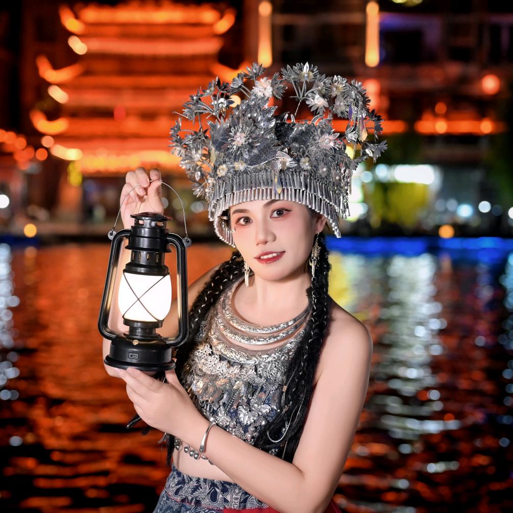 阳光下的泡莫