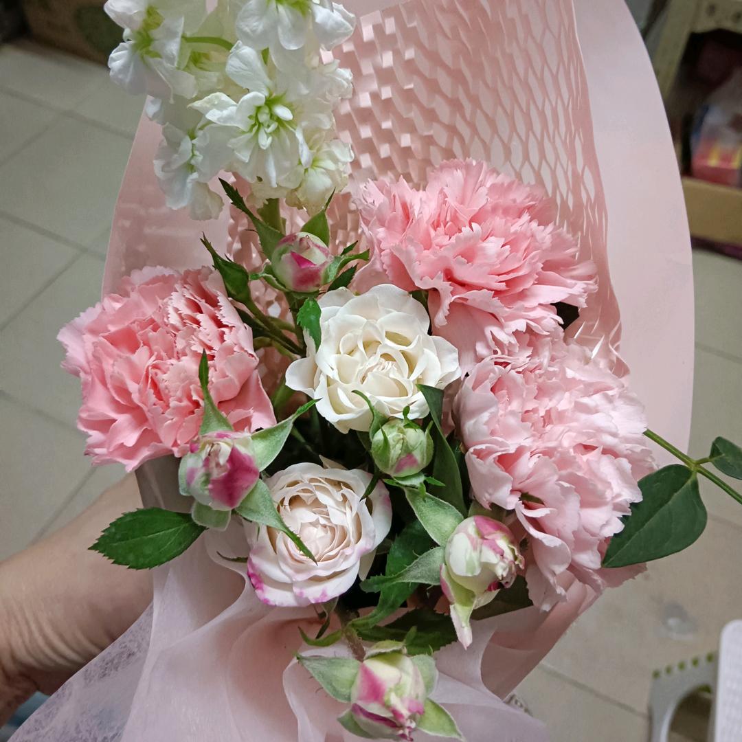 爱拍照的~小铃铛