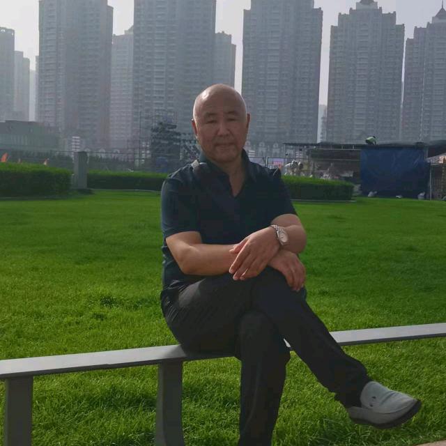 眼镜哥