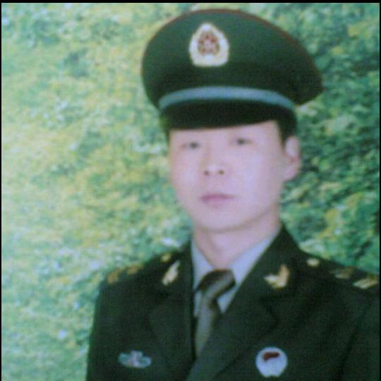 一身橄榄绿～军哥