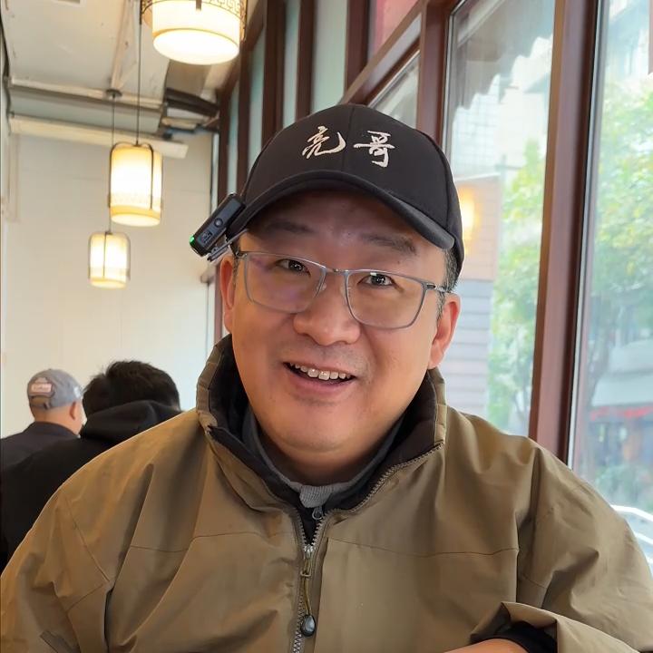 亮哥来了