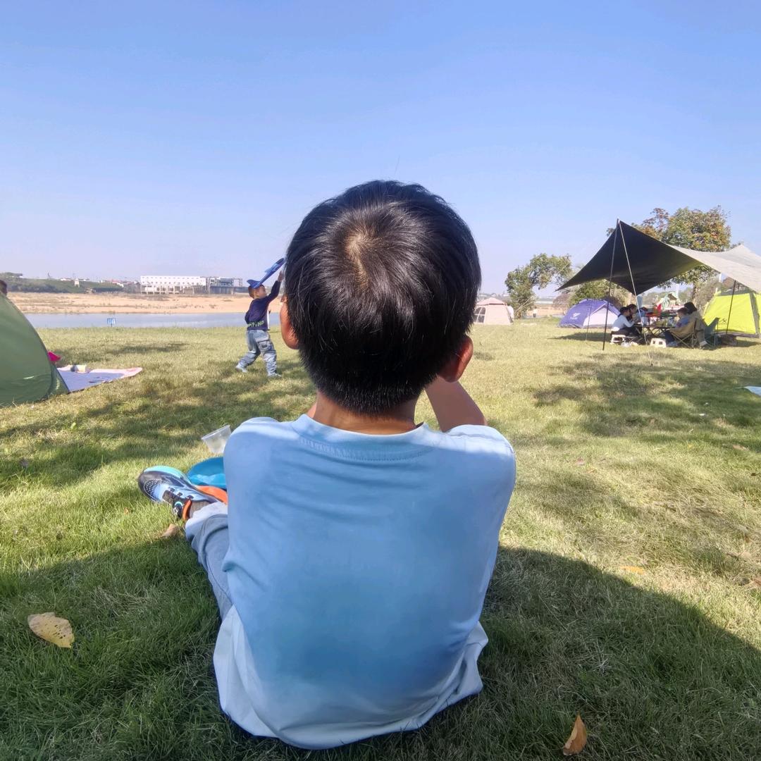 卷不起，躺不平