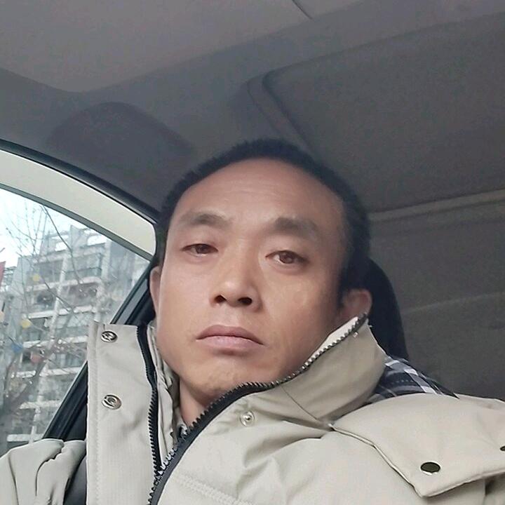 单亲父亲带三娃