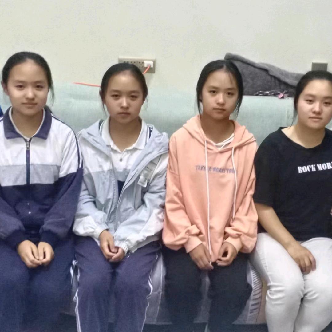 守护四个宝贝的单亲妈妈