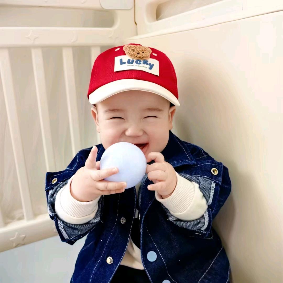 小泡泡好爱笑呀