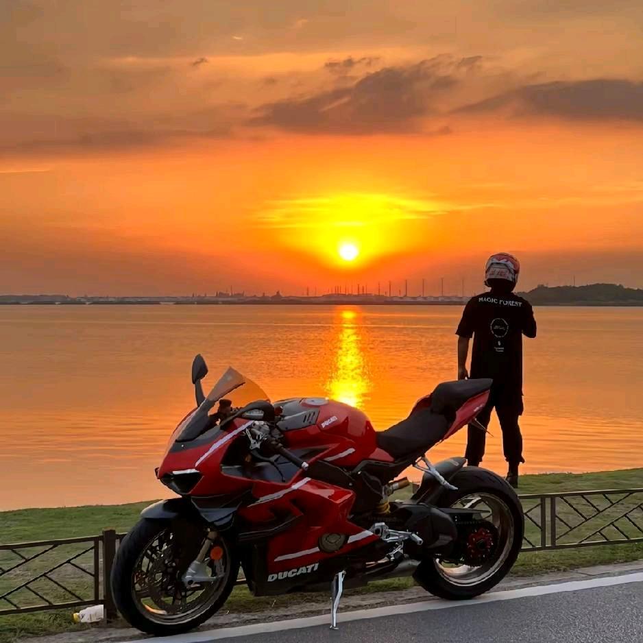 ꧁༺梁先生༻꧂