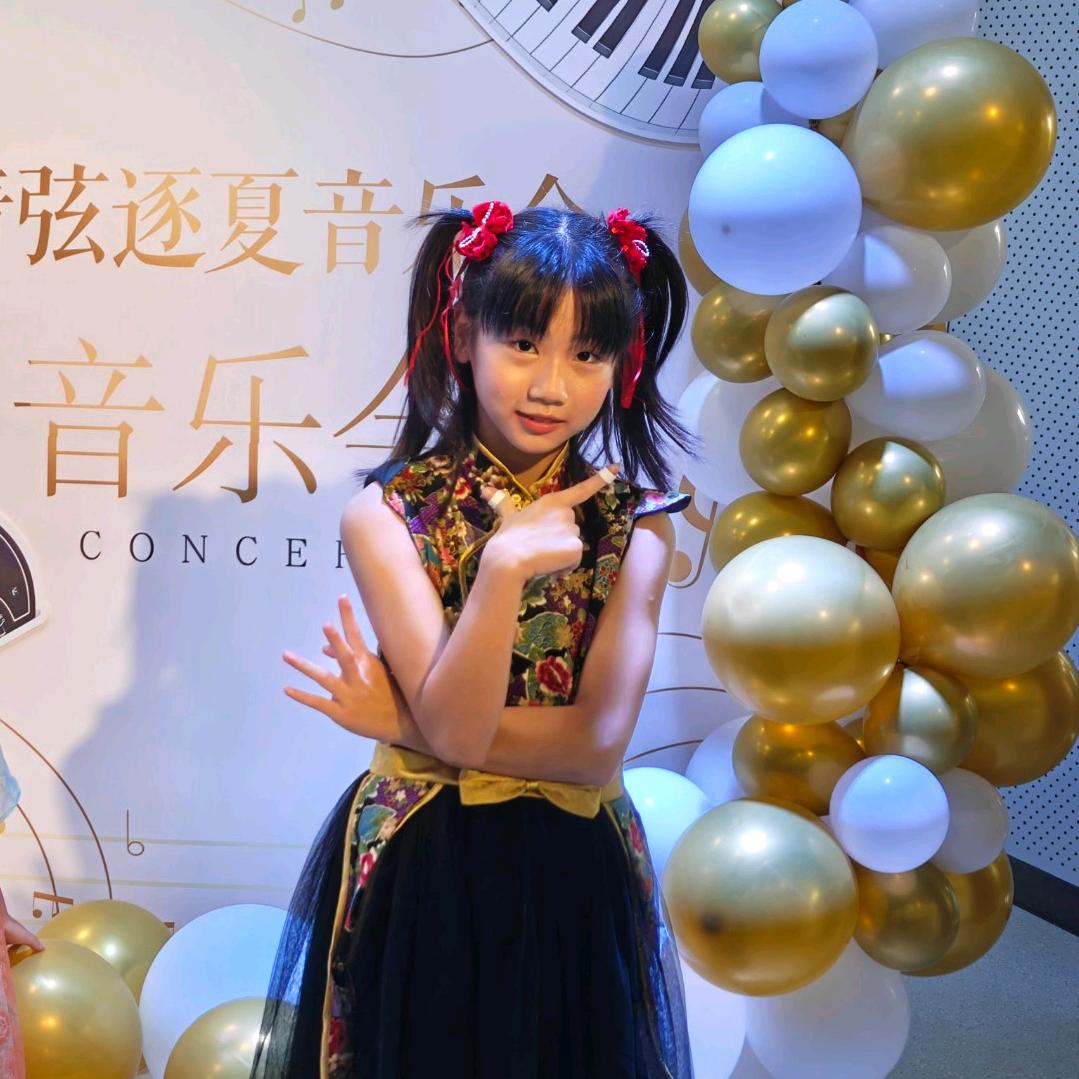 抬头浅笑，掩盖心中那份凄凉